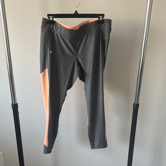 Under Armour Gray and Peach cropped heatgear Leggings - Picture 1 of 7